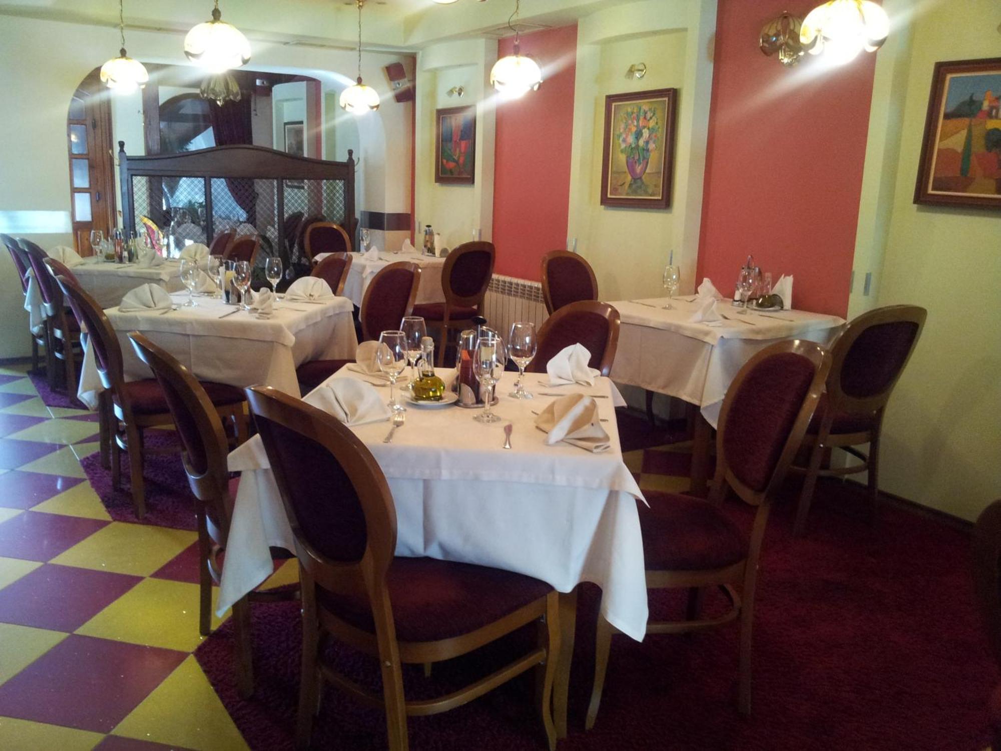 בלאגובגראד Hotel Kardinal מראה חיצוני תמונה