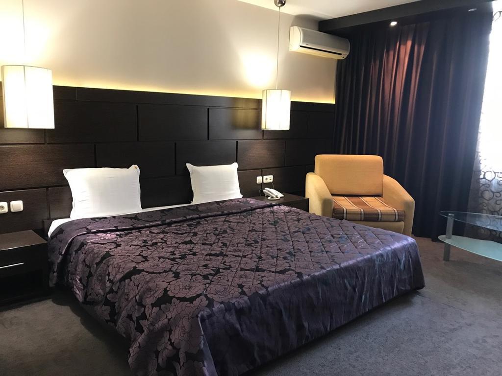 בלאגובגראד Hotel Kardinal מראה חיצוני תמונה