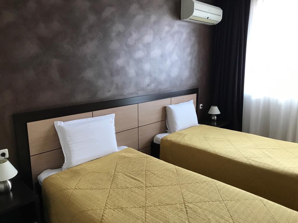 בלאגובגראד Hotel Kardinal מראה חיצוני תמונה