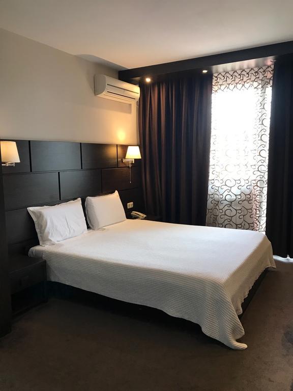 בלאגובגראד Hotel Kardinal מראה חיצוני תמונה
