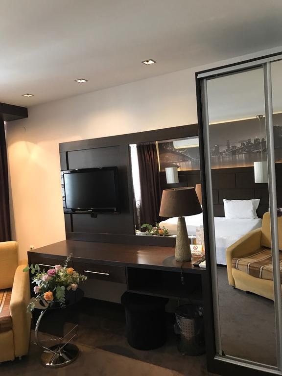 בלאגובגראד Hotel Kardinal מראה חיצוני תמונה
