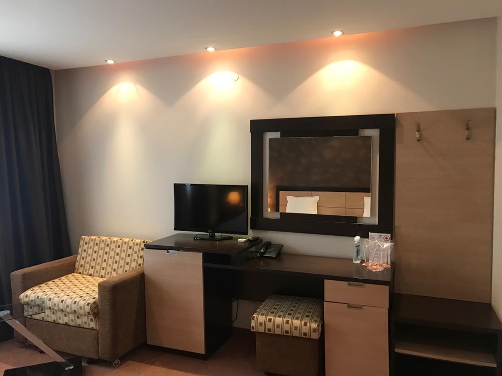 בלאגובגראד Hotel Kardinal מראה חיצוני תמונה