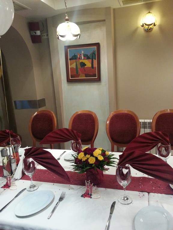 בלאגובגראד Hotel Kardinal מראה חיצוני תמונה